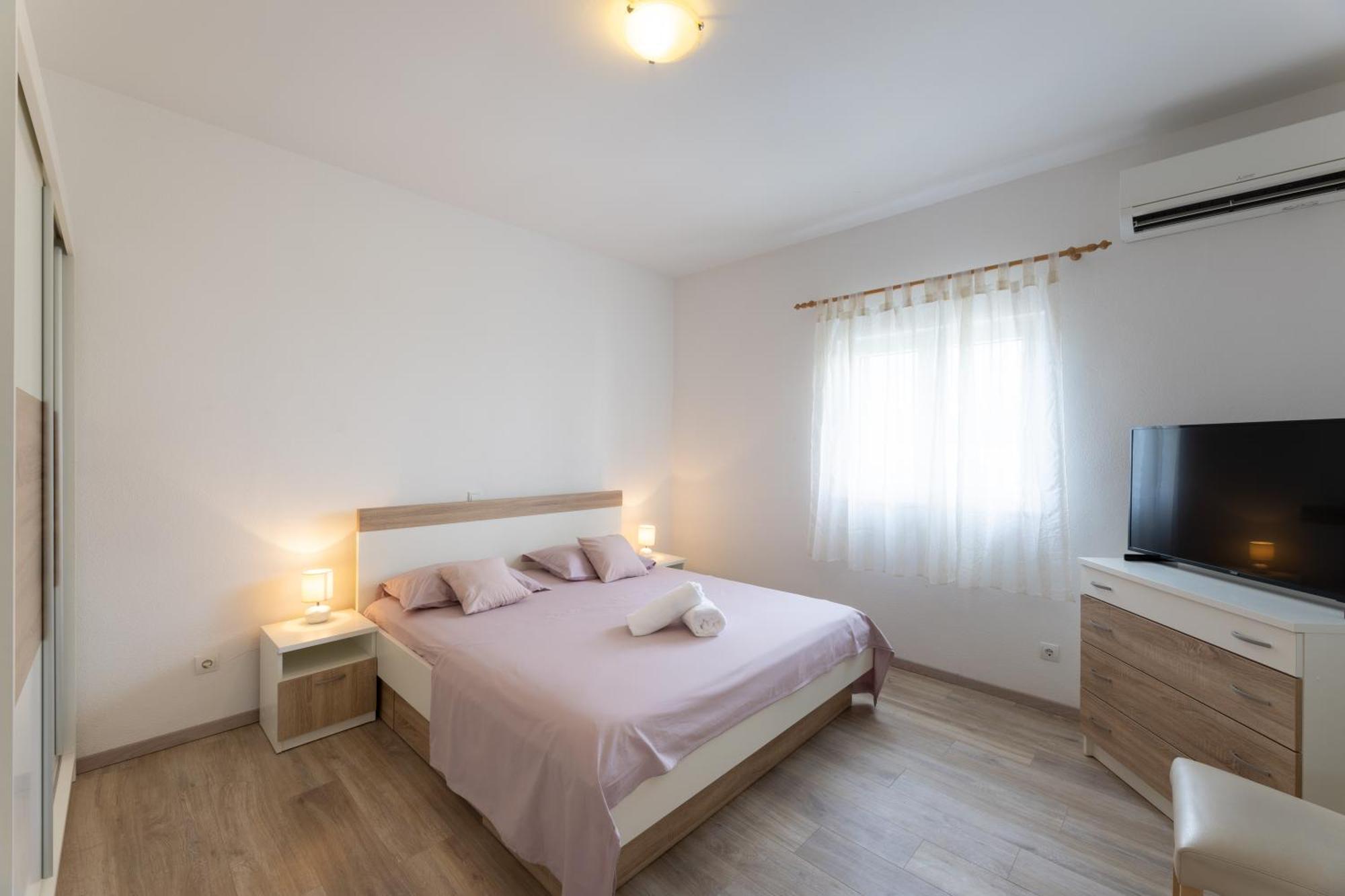 Lucy Apartment *